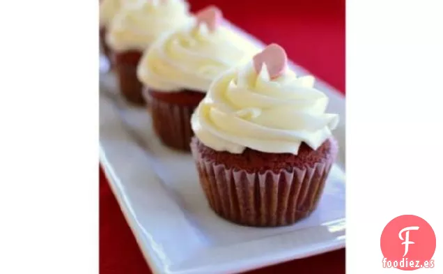 Cupcakes De Terciopelo Rojo Con Glaseado De Queso Crema