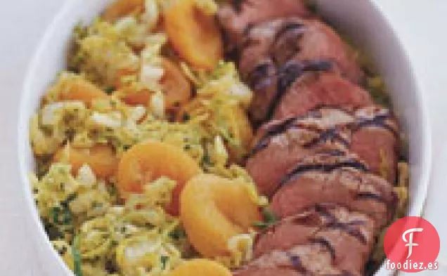 Cerdo a la Parrilla con Albaricoques al Curry y Col de Napa