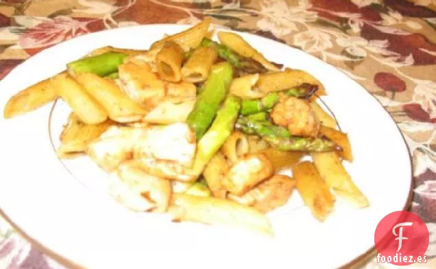 Penne con Pollo y Espárragos Asados
