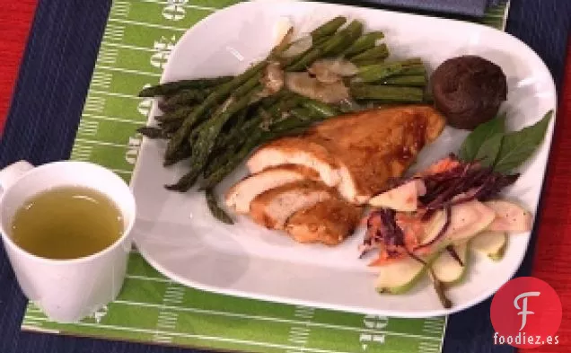 Pollo A la Barbacoa De Nfc Con Repollo y Ensalada De Pera