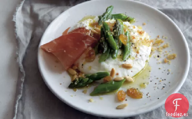 Receta de Burrata con Espárragos, Piñones y Pasas Doradas