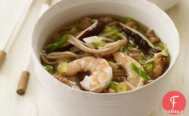 Soba caliente con Cerdo, Camarones y Repollo