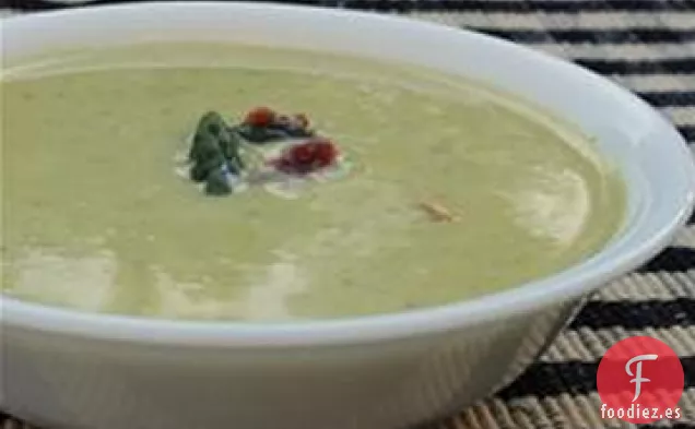 Sopa de Queso con Espárragos