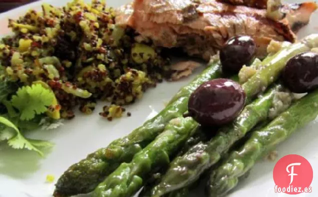 Salteado de Aceitunas Griegas y Espárragos