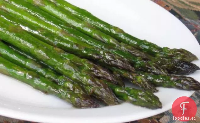 Espárragos Con Pimientos Rojos Asados