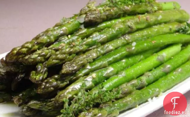 Espárragos Asados Con Ajo y Tomillo Fresco