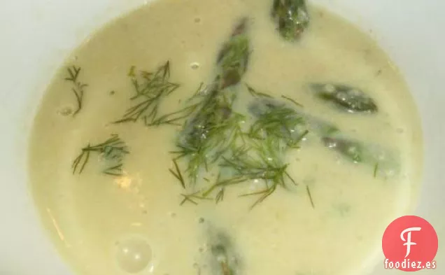 Sopa Cremosa De Espárragos Con Hinojo