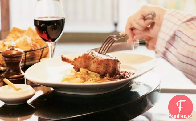 Chuletas de Cerdo con Crema de Mostaza y Repollo Alsaciano