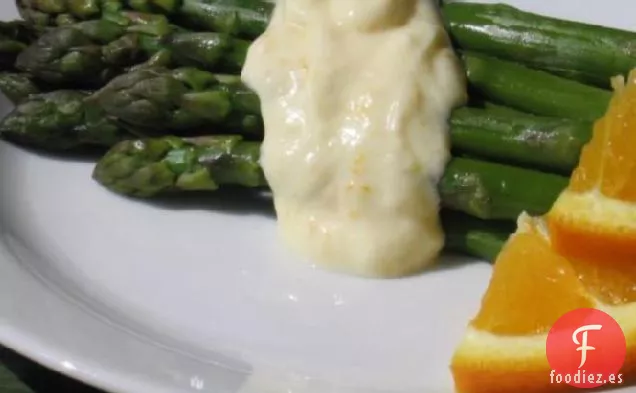 Espárragos Con Salsa De Naranja Baja En Grasa