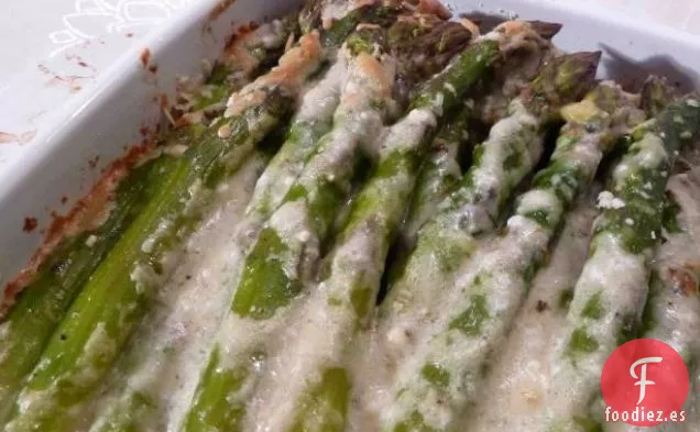Solomillo con Costra de Pimienta Con Crema de Champiñones y Espárragos
