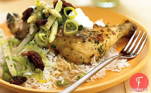 Pollo Estofado con Espárragos Blancos y Morel Salteado con Crema Fresca