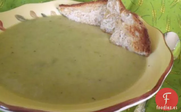 Sopa Cremosa de Espárragos, Puerros y Patatas
