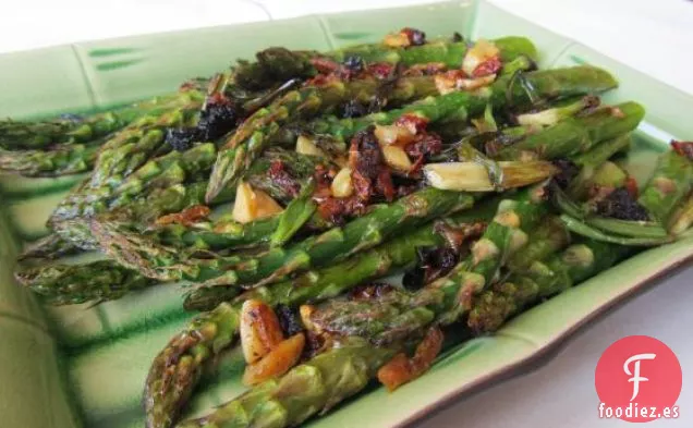 Espárragos Asados Con Cebolletas y Tomates Secados al Sol