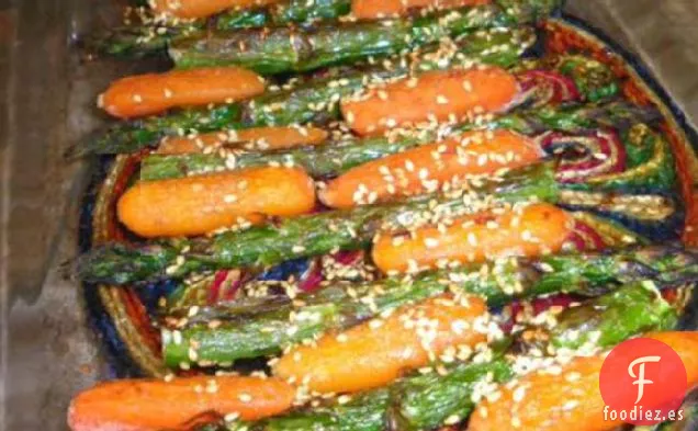Zanahorias Asadas y Espárragos Con Sésamo y Jengibre