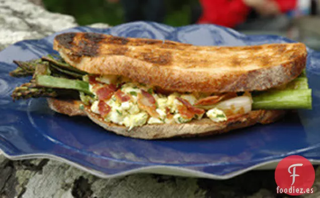 Sándwich de Verduras a la Parrilla con Ensalada de Huevo y Receta de Tocino