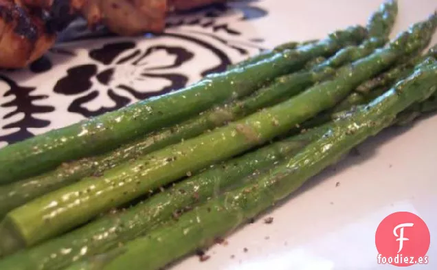 Ensalada de Espárragos con Vinagreta de Lima