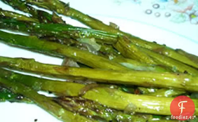 Espárragos Asados con Chalotes