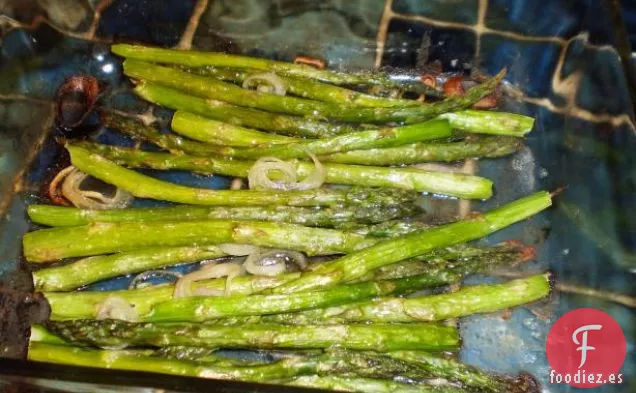 Rollos De Espárragos Con Chutney De Jalapeño