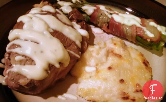 Filete Relleno De Cangrejo Con Salsa Bearnesa