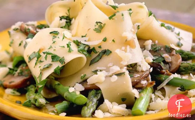Pasta con Espárragos y Champiñones