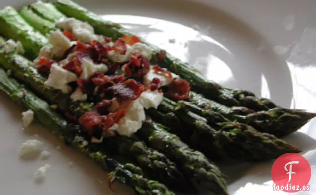 Espárragos Asados con Queso de Cabra y Tocino