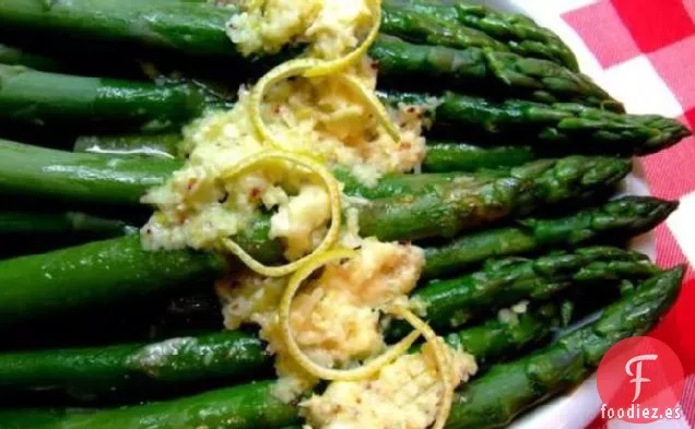 Espárragos Con Limón y Mantequilla de Parmesano