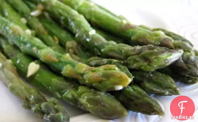 Espárragos Salteados de Ajo