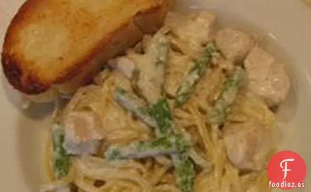 Fettuccine de Pollo y Espárragos