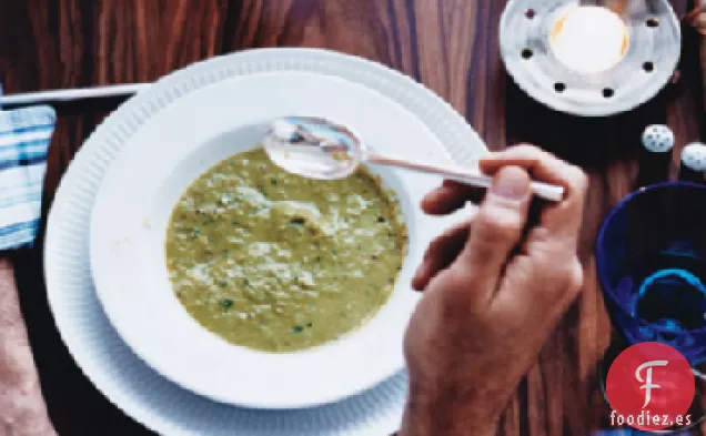Sopa de Espárragos Asados con Gremolata de Hierbas de Primavera