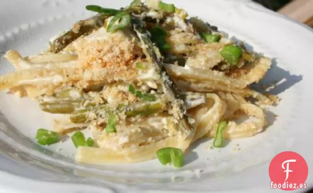 Fettuccine Con Espárragos, Limón, Piñones y Mascarpone
