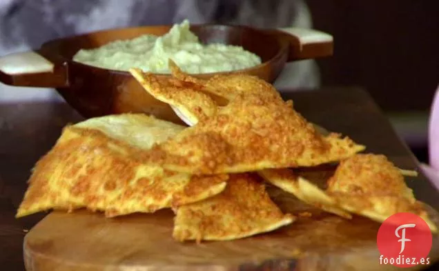 Salsa de Ajo Asado y Asiago con Galletas Caseras