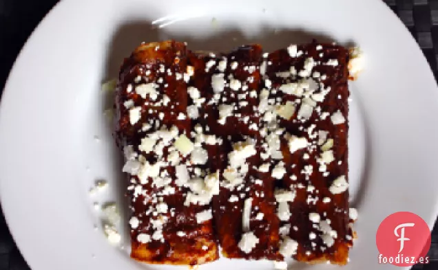 Enchiladas Rojas Con Queso Añejo