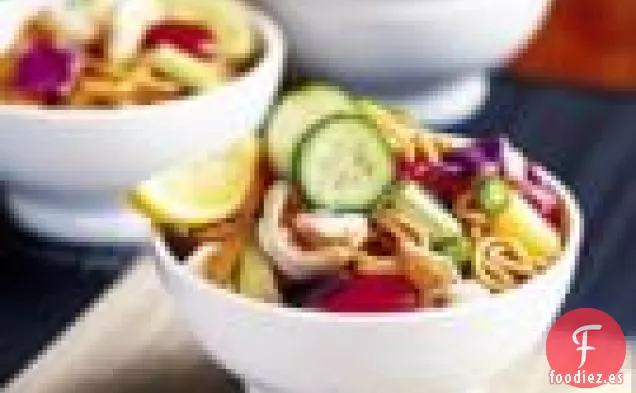 Fideos Fritos Picantes con Tomates y Repollo