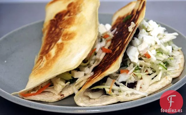 Tacos Crujientes De Frijoles Negros Con Queso Feta Y Ensalada De Repollo