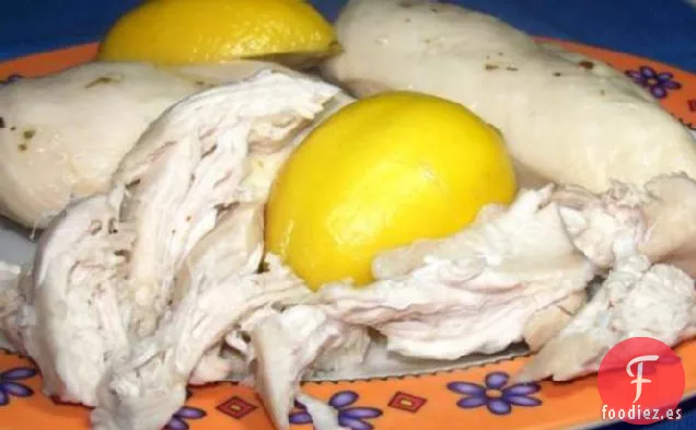 Pollo Escalfado con Ajo Y Limón