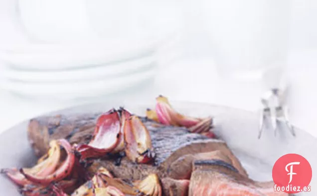 Asador Londinense Marinado Balsámico a la Parrilla con Cebollas Rojas