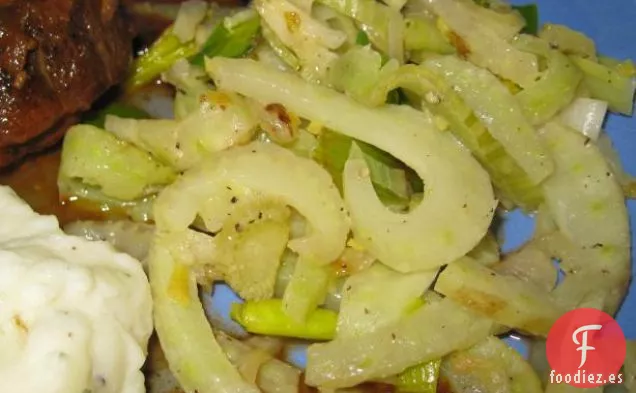 Puerros Escalfados de Chardonnay y Aderezo de Crema Fresca