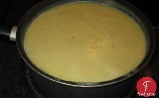 Sopa Perfecta de Patata, Puerro y Cebolla Con Tostadas de Queso y Ajo