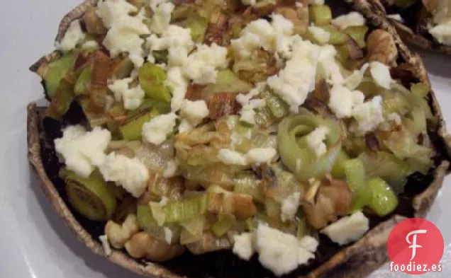 Champiñones Rellenos Con Puerros, Queso Azul y Nueces.