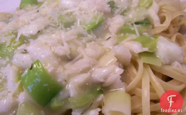 Cangrejo y Puerros sobre Linguini