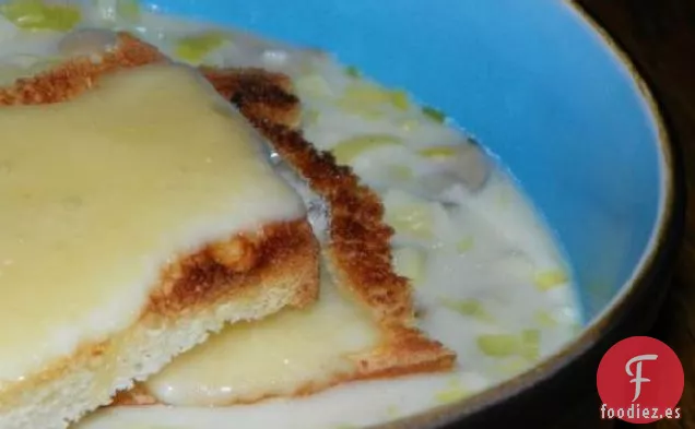 Sopa De Puerro Con Tostadas De Brie