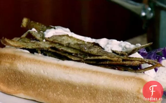 Bratwurst a la Parrilla con Repollo Estofado