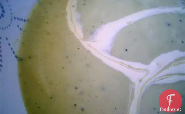 Medias Lunas Rellenas De Puerro Cubiertas Con Salsa De Crema De Mantequilla De Langosta