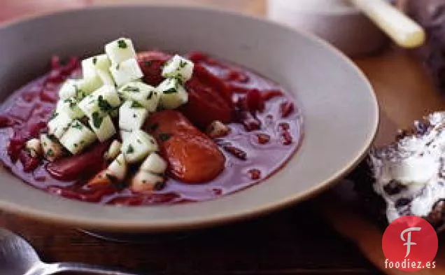 Stoup De Salchichas Y Col Lombarda