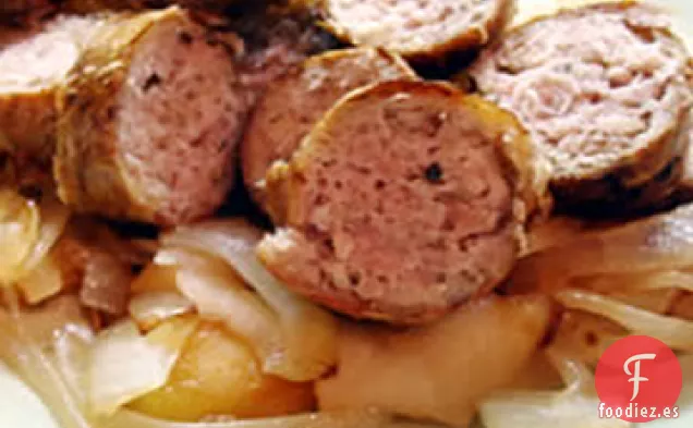 Salchichas a la Parrilla con Cebollas Caramelizadas y Manzanas