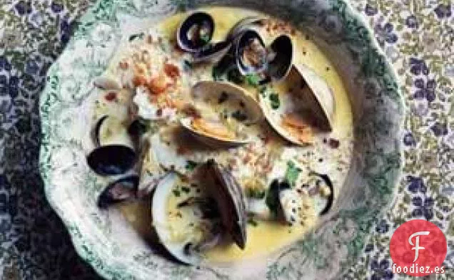 Sopa De Mariscos Con Migas De Pan Crujientes