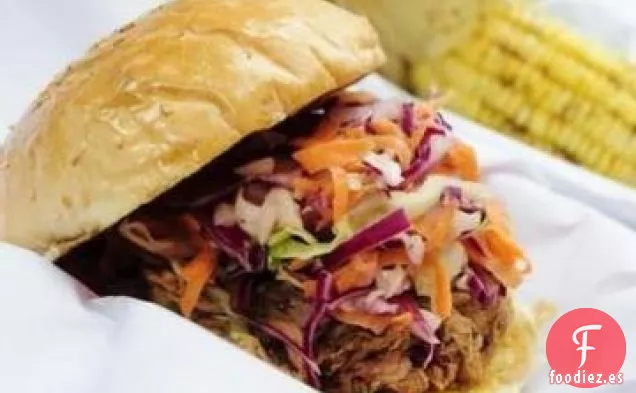 Sándwiches de Barbacoa de Cerdo con Ensalada de Col
