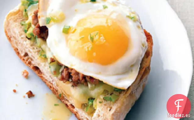 Pizzas de Desayuno de Chapata de Huevo Frito y Salchicha
