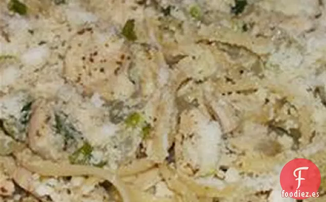 Pollo y Cebollas Sobre Linguini