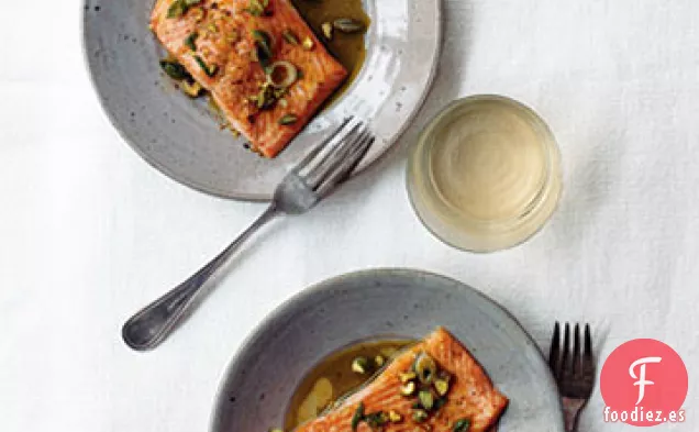 Carbonero Ártico con Vinagreta de Naranja Pistacho